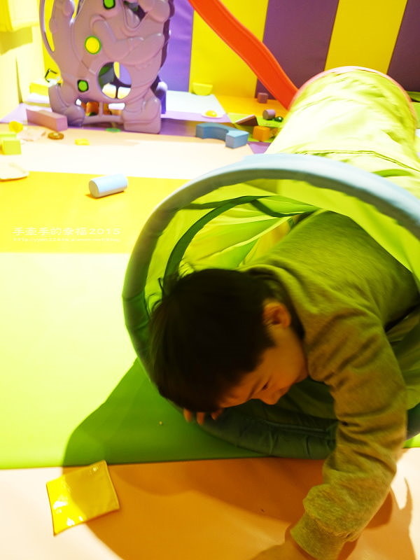 two monkeys151206039 two monkeys151206039