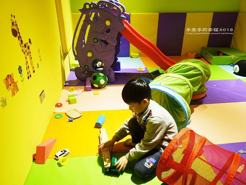 two monkeys151206038 two monkeys151206038