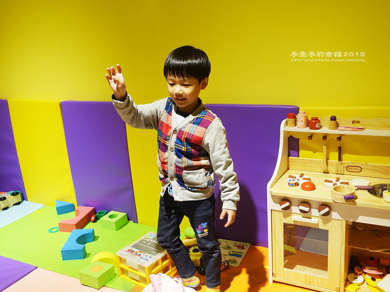 two monkeys151206042 two monkeys151206042