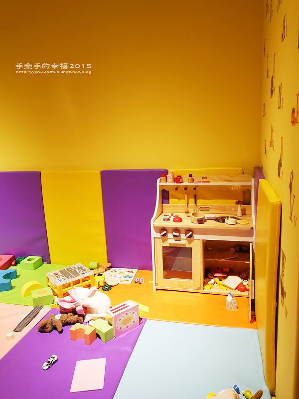 two monkeys151206041 two monkeys151206041