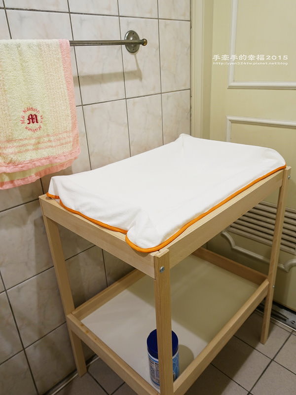 two monkeys151206043 two monkeys151206043