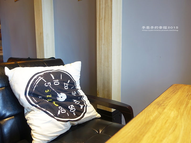 two monkeys151206046 two monkeys151206046