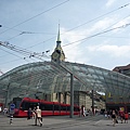 伯恩是瑞士首都，車站很大