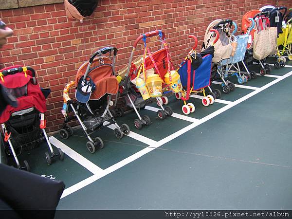 東京迪士尼-Baby Car Pool-2.JPG