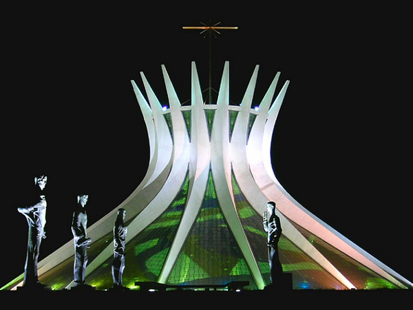 20-unusual-churches-p1-brasilia-cathedral2.jpg