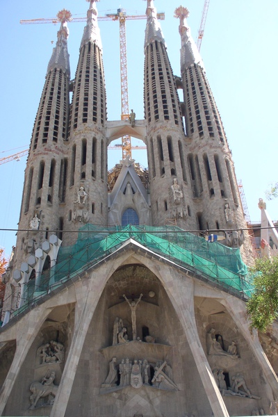 Gaudi%27s%20La%20Sagrada%20Familia%20in%20Barcelona.jpg