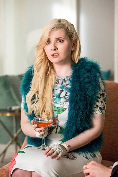 香奈爾五號（艾碧貝絲琳 Abigail Breslin 飾）