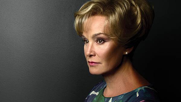 康絲坦斯（潔西卡蘭芝 Jessica Lange 飾）