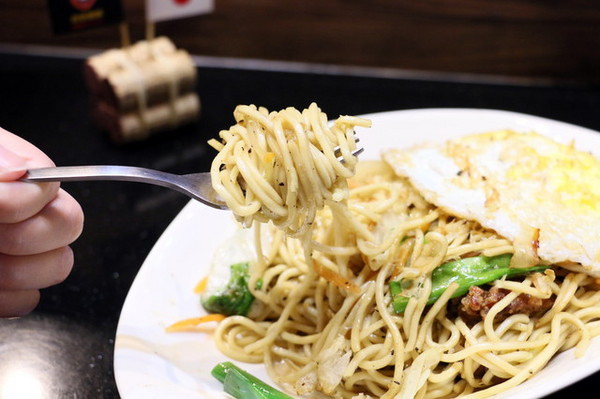 【台北|大安】歐巴媽媽頂級炸雞專賣店-徐天麟推薦臨江觀光夜市炸雞-玩遊戲送炸雞-外帶全家餐(捷運信義安和站) @海綿飽飽的鳳梨城堡 歐巴媽 (30)