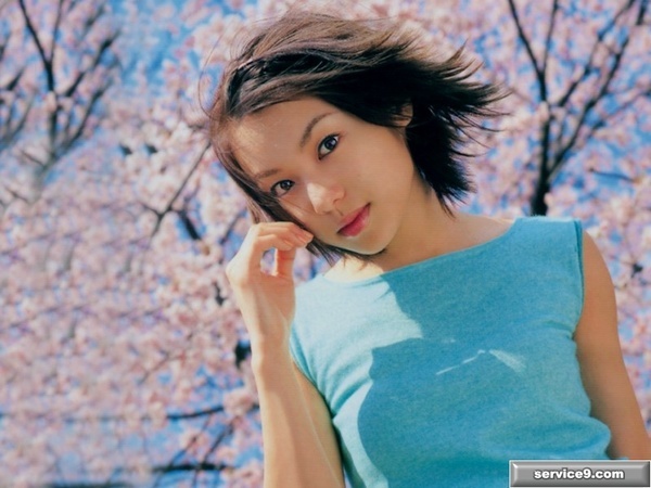 Rina Uchiyama 內山理名