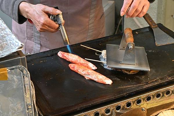 【日本大阪】日本黑門市場，海鮮超多，新鮮河豚、生魚片、海膽，