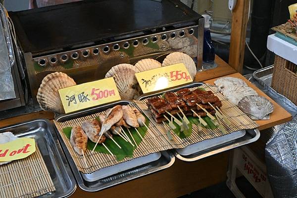 【日本大阪】日本黑門市場，海鮮超多，新鮮河豚、生魚片、海膽，