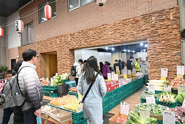 【日本大阪】日本黑門市場，海鮮超多，新鮮河豚、生魚片、海膽，