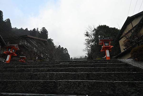 【日本京都】京都近郊鞍馬山，大天狗所在的鞍馬寺，靈氣滿滿的山