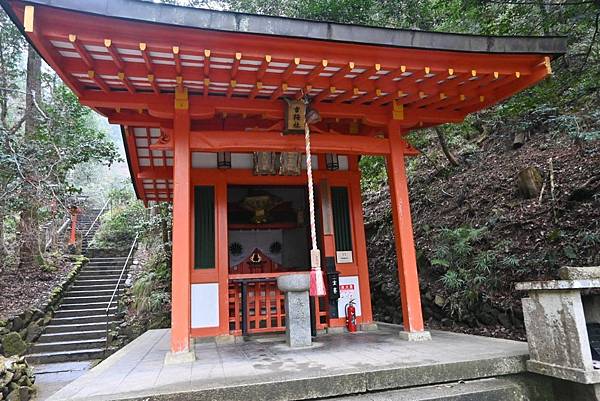 【日本京都】京都近郊鞍馬山，大天狗所在的鞍馬寺，靈氣滿滿的山