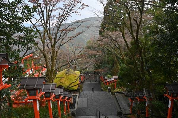 【日本京都】京都近郊鞍馬山，大天狗所在的鞍馬寺，靈氣滿滿的山