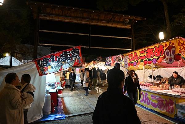 【日本京都】八阪神社跨年夜祭典，獨特燒繩子文化，熱鬧的樣子簡