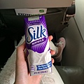 最愛喝牛奶了! 都可以出美國牛奶集了!
