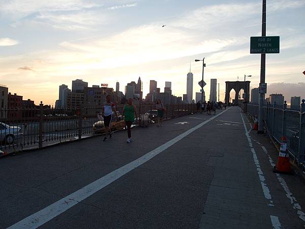 傍晚，來到了 Brooklyn Bridge