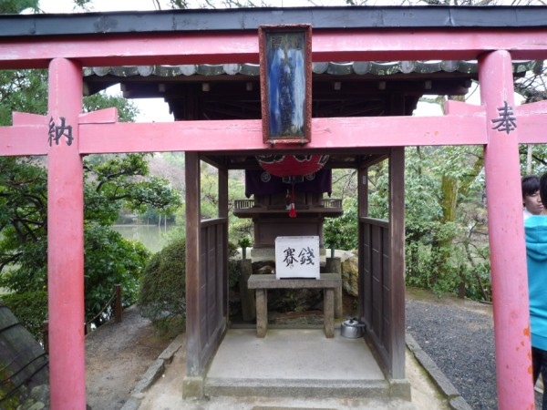 D3_62小島上的一個小神社.jpg