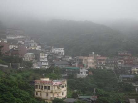 049ac42c8c819c9dfc48049c24d18618 瑞芳-山城九份晨霧瀰漫