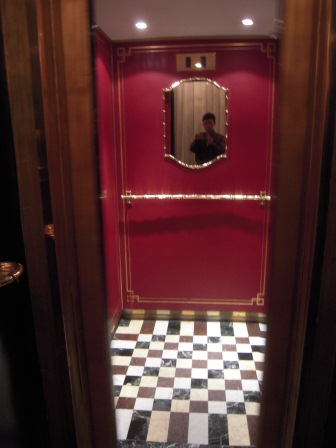 1322898137-216258305 Paris-Hotel Lancaster