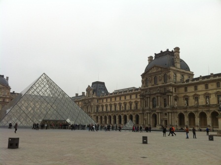 1323874110-234490857 Paris-走馬看花 香榭麗舍大道/凱旋門/聖母院/羅浮宮/塞納河