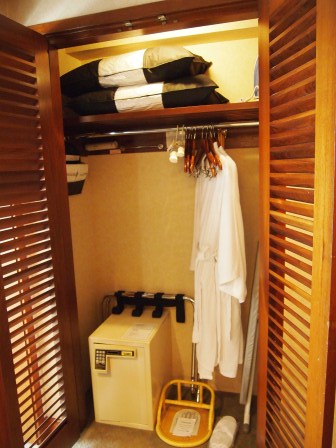 1332169643-2789568300 Singapore-Swissotel Hotel Stamford