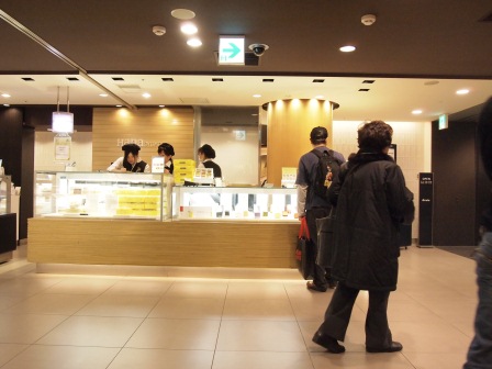 1335189179-1578111344 Tokyo-華 半熟かすてら匠 半熟蛋糕Castella(2012東北秘湯追櫻之旅Day1-2)