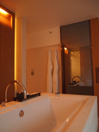 1336792958-3375739633 HK-Upper House奕居酒店