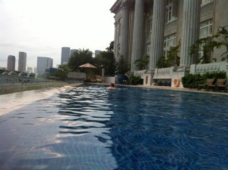 1340283085-3647724974 Singapore-The Fullerton Hotel精緻小而美的泳池畔