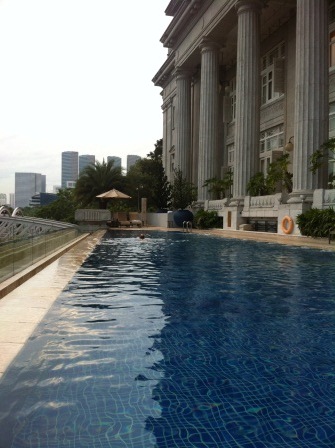 1340283087-2608987802 Singapore-The Fullerton Hotel精緻小而美的泳池畔
