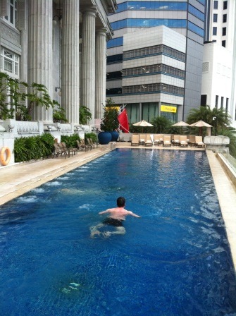 1340283102-4159247129 Singapore-The Fullerton Hotel精緻小而美的泳池畔