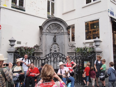 1342257801-2336462408 Brussels-Manneken Pis尿尿小童 到底是有名在哪裡?(2012旋風歐洲五國之七)