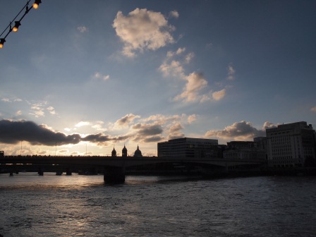 1342536348-255674933 London-看不到奧運 就散步吧 泰晤士河畔風情(2012旋風歐洲五國之十一)