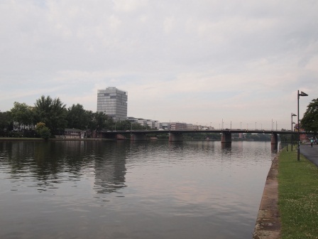 1342622548-847078097 Frankfurt-美因河畔 原來法蘭克福一點都不大阿(2012旋風歐洲五國之十)