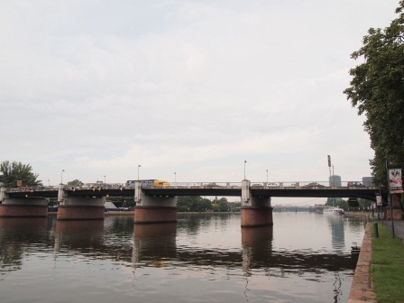 1342622549-3286814335 Frankfurt-美因河畔 原來法蘭克福一點都不大阿(2012旋風歐洲五國之十)