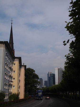 1342622551-1327899171 Frankfurt-美因河畔 原來法蘭克福一點都不大阿(2012旋風歐洲五國之十)