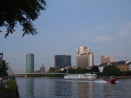 1342622553-2173332496 Frankfurt-美因河畔 原來法蘭克福一點都不大阿(2012旋風歐洲五國之十)