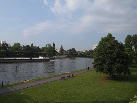 1342622554-1220947310 Frankfurt-美因河畔 原來法蘭克福一點都不大阿(2012旋風歐洲五國之十)