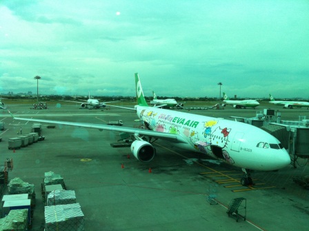 1342969518-2251647766 2012 夏娃航空 台北東京Hello Kitty彩繪機飛行體驗
