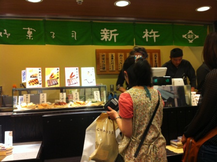 1343884645-106781091 Tokyo-御果子司 新杵 Skytree美味和果子