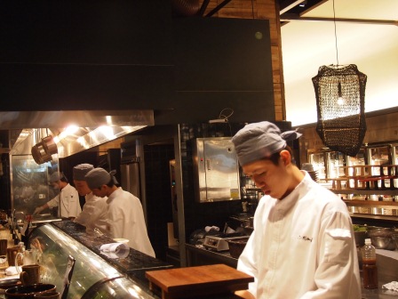 1348492972-1833204430 中山-上引水產 站著吃也要排隊的日本料理