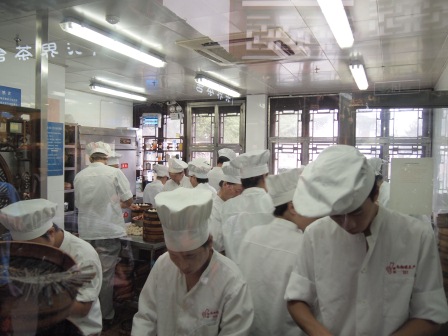 1348842220-4027592126 Shanghai-豫園風景拋腦後 小籠包優先之南翔饅頭店