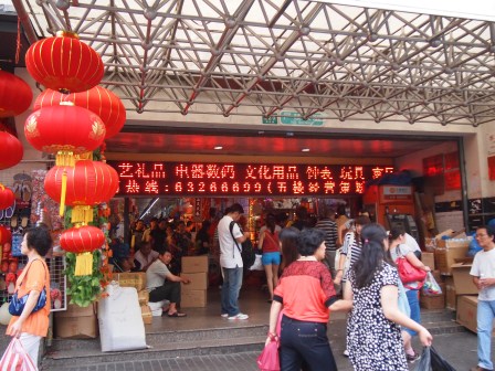 1348842221-1025213743 Shanghai-豫園風景拋腦後 小籠包優先之南翔饅頭店