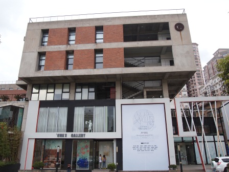 1351172064-207453093 Shanghai-一杯咖啡輕鬆的午後時光在紅坊