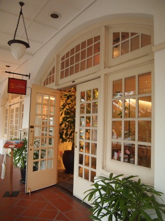 1352461565-2976123656 Singapore-隱身Raffles Hotel內的微熱山丘