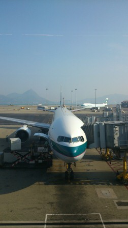1352472219-3542724382 2012台北香港新加坡第四回之會吵的乘客有糖吃