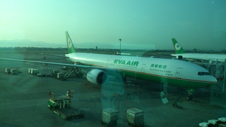 1353576085-3789437165 2012台北新加坡飛行紀錄之樟宜機場跑百米