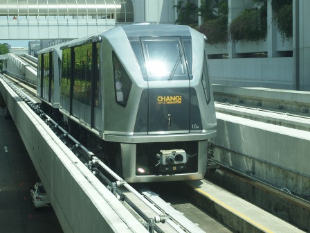 1353576087-2164827163 2012台北新加坡飛行紀錄之樟宜機場跑百米